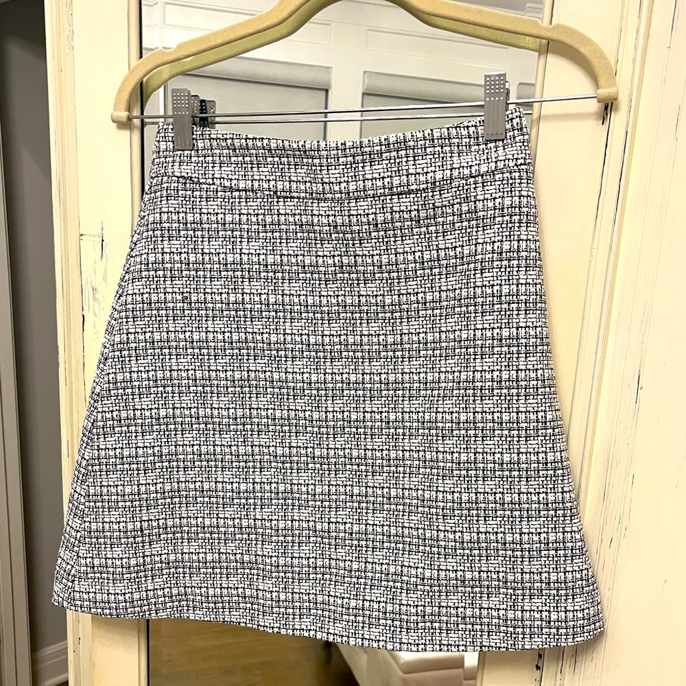 Trendy skirt from Express that is versatile. In great condition.
